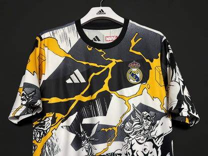 Real Madrids Marvel uppvärmningströja